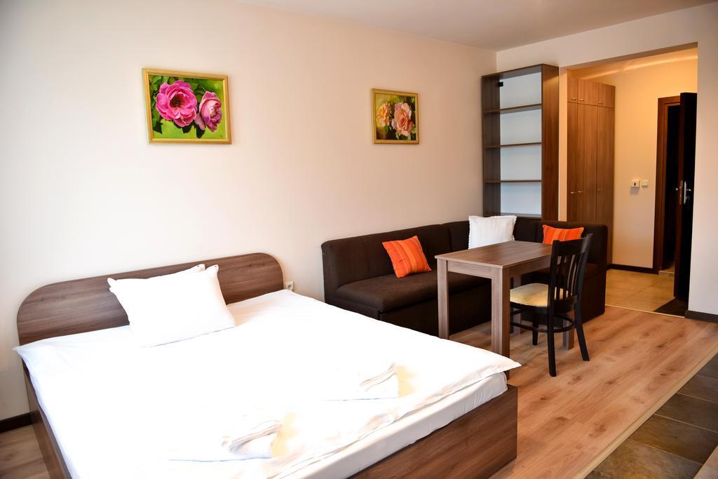 Studio for non-smokers, free pool&relax zone access,943606408:JPEG