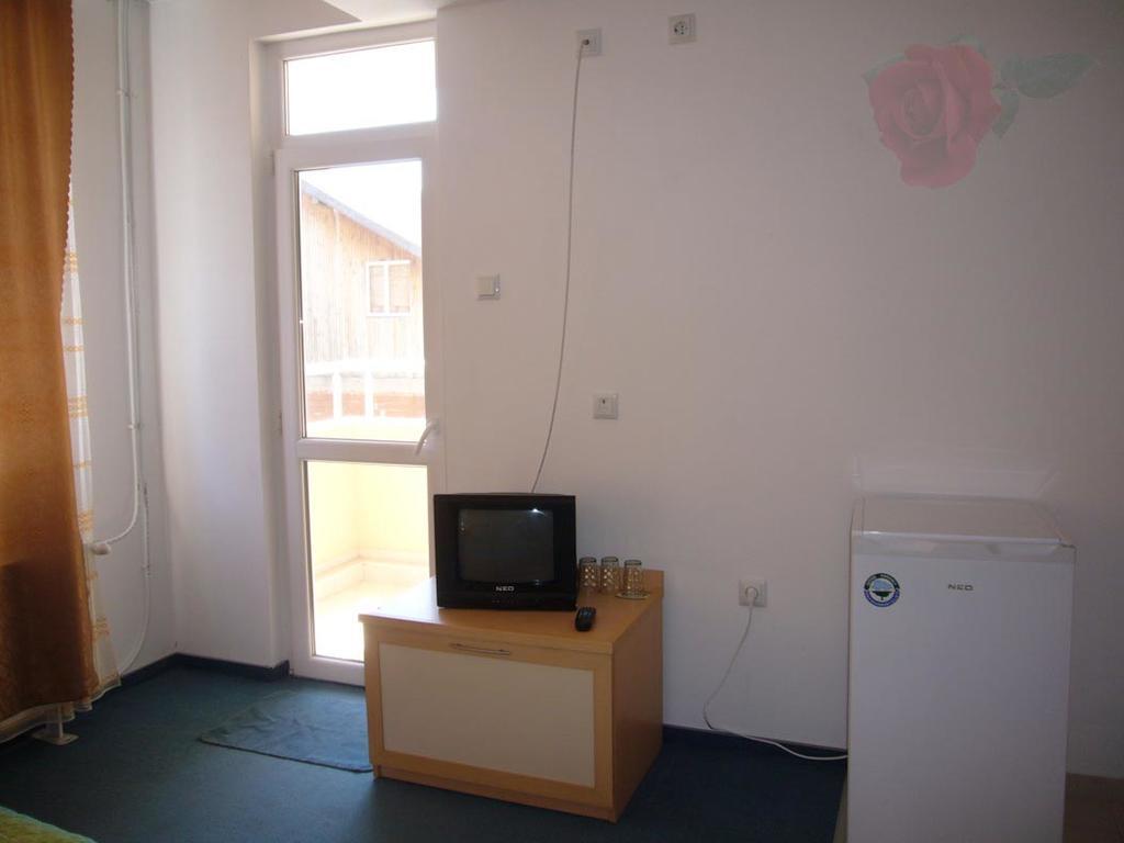 One-Bedroom Apartment,665433852:JPEG