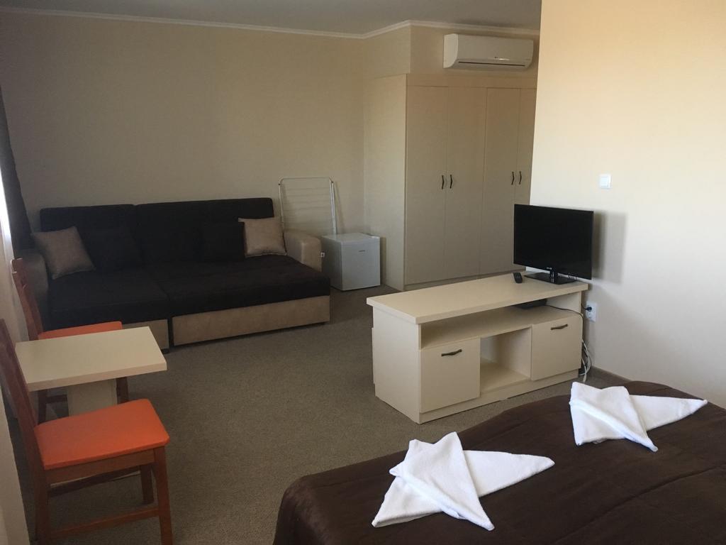 Junior Suite without Balcony (2 Adults + 2 Children)