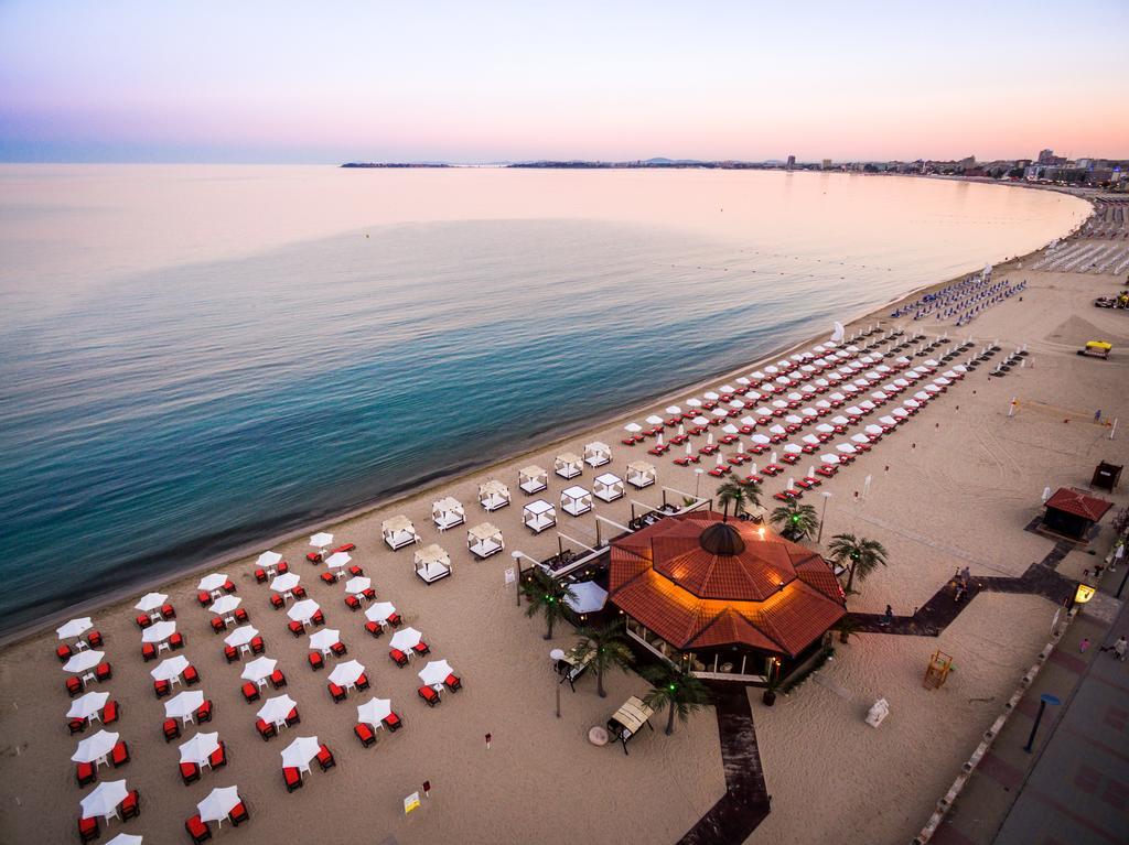 Deluxe Apartment Direct Beach Access