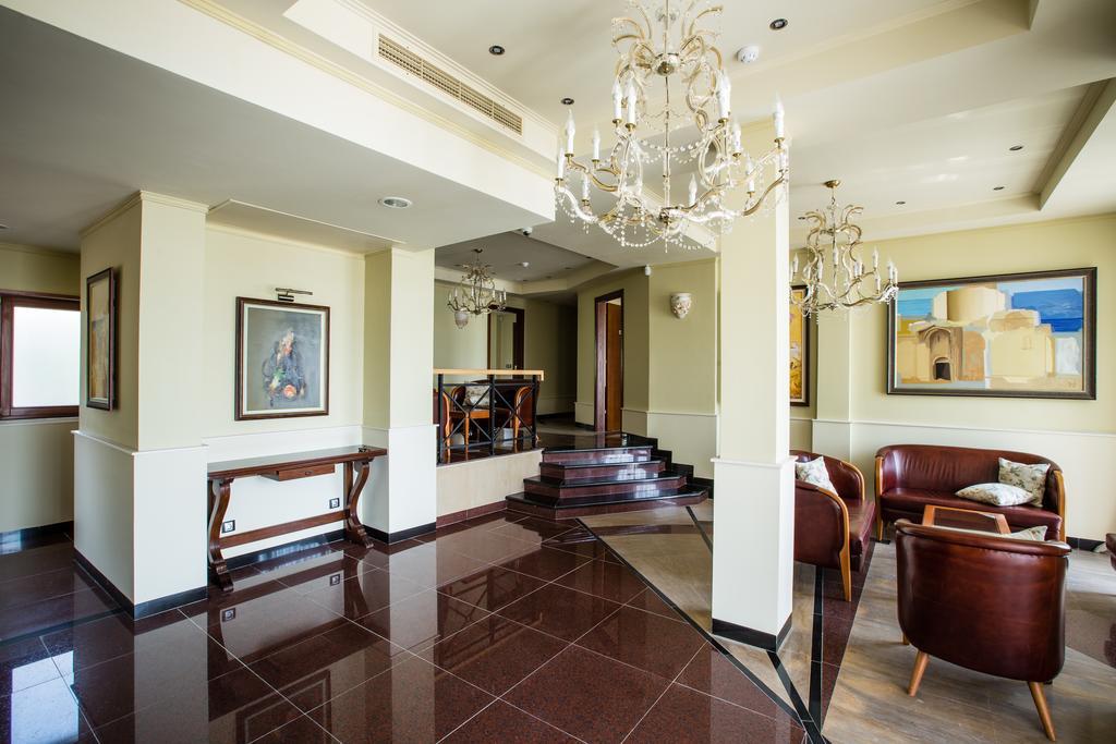 Deluxe Apartment Direct Beach Access