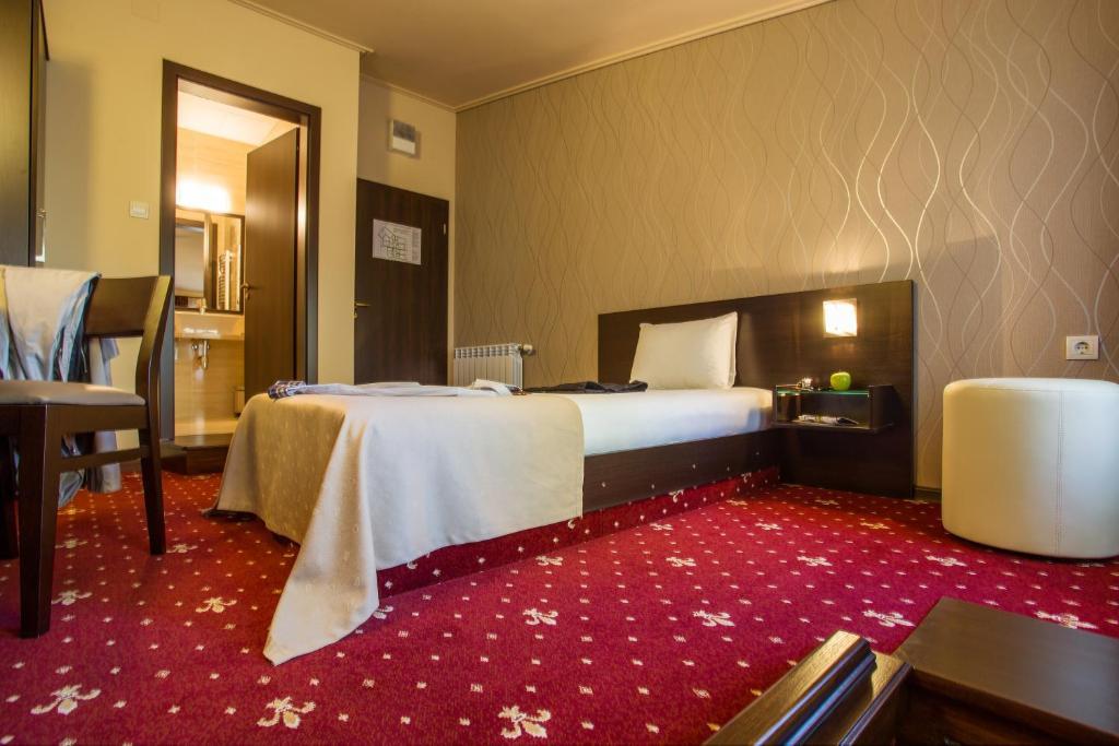 Single Room with Balcony,44103991:JPEG