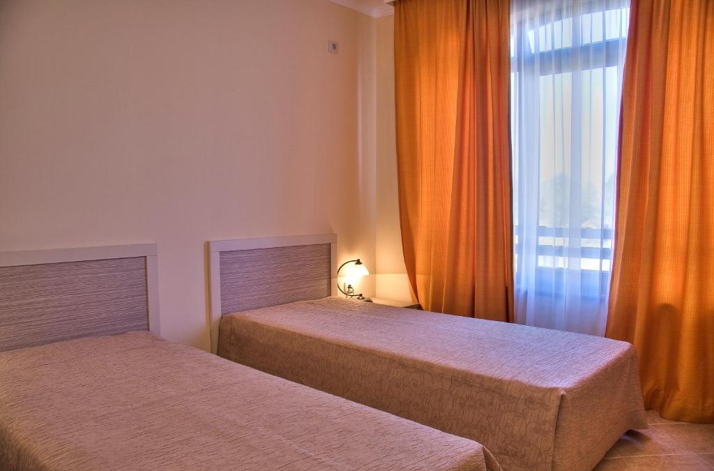 Two-Bedroom Apartment,664187994:JPEG