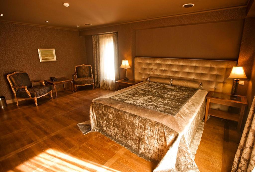 Deluxe Queen Room