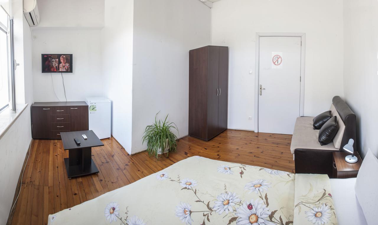 Double Room with Shared Bathroom,645341784:JPEG