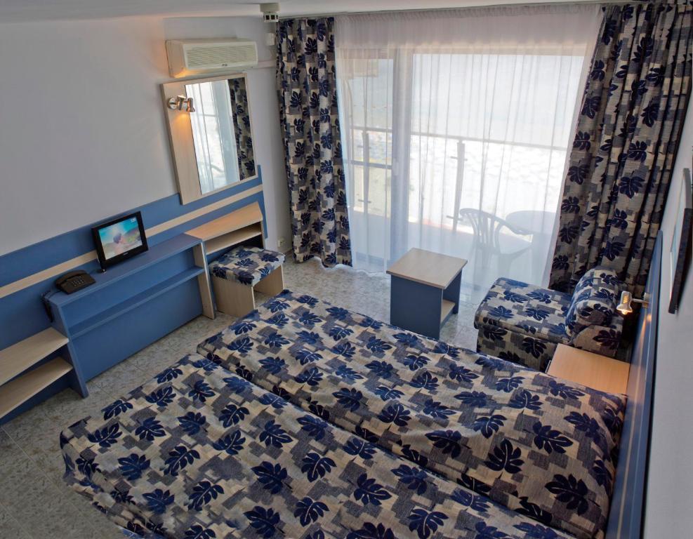 Doppel-/Zweibettzimmer mit Balkon