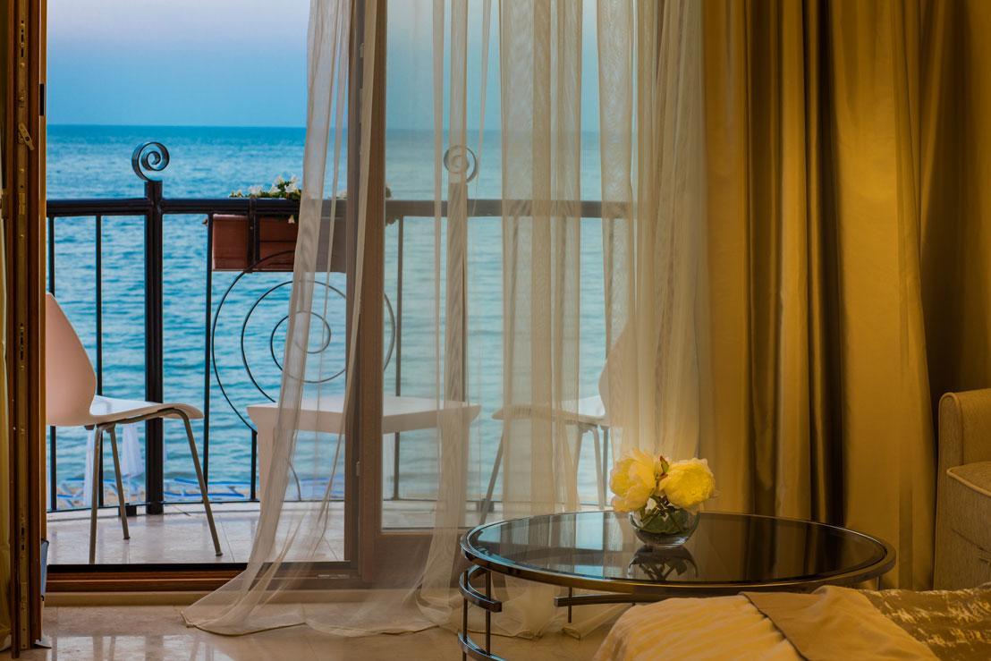 Deluxe Double Room Sea View Beach Access