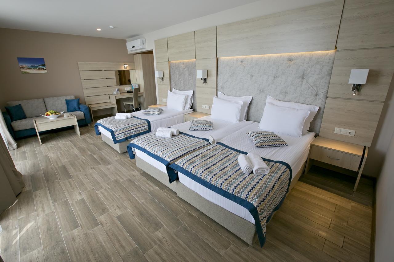 Cameră de familie cu balcon (2 adulți + 2 copii) - acces gratuit la spa și plajă