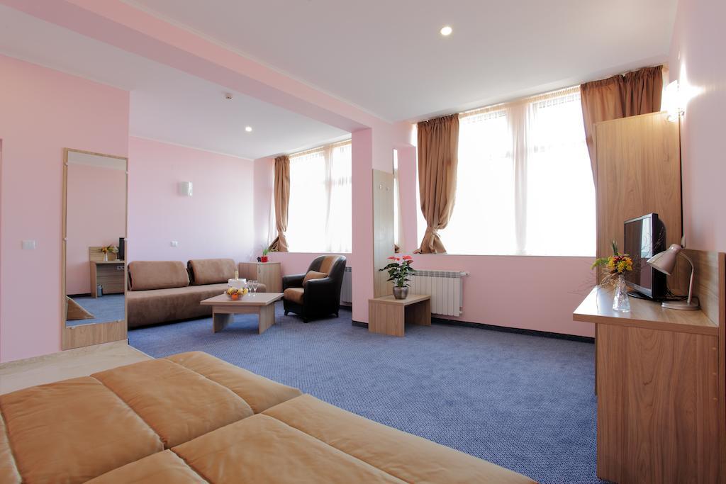 Junior Suite,67957886:JPEG