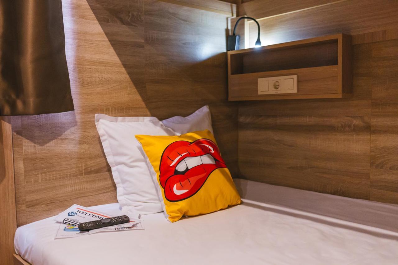 Single Room,733197700:JPEG