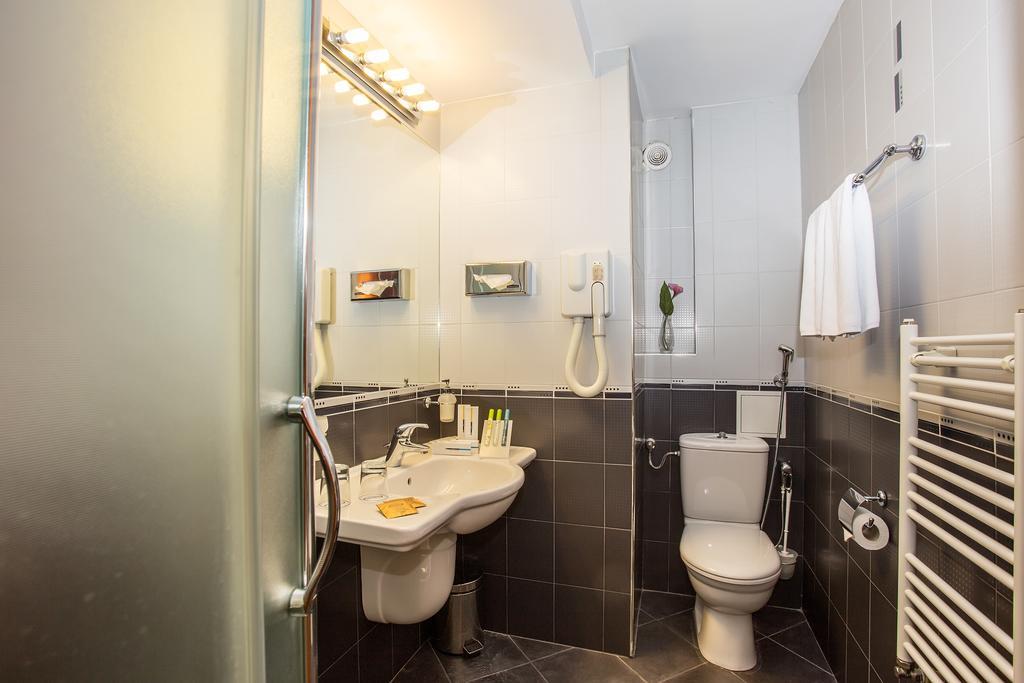 Double Room with Free Underground Parking,78910353:JPEG