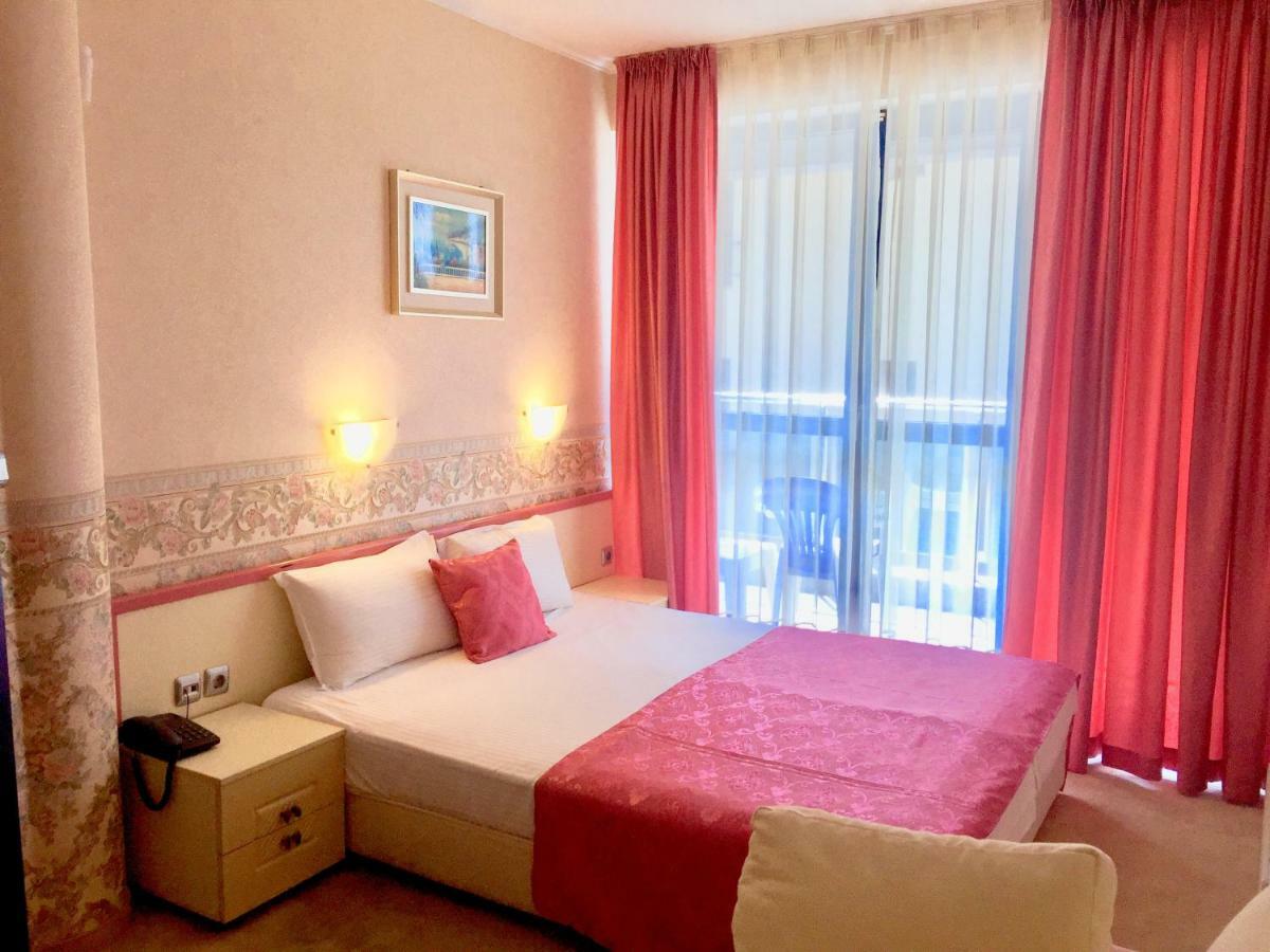 Suită cu 1 dormitor şi balcon (2 adulţi + 1 copil)