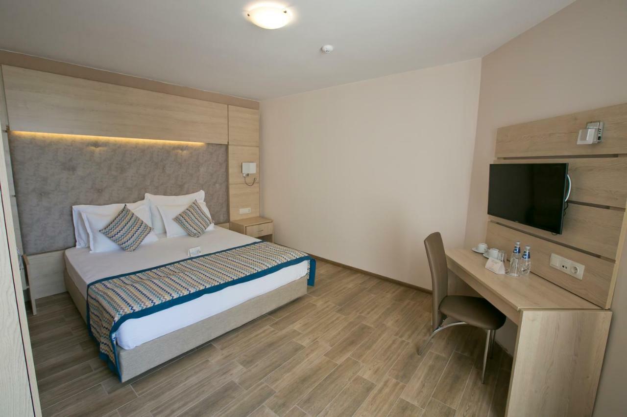 Double Room Balcony Side Sea View Building 2 Beach Access,670372590:JPEG