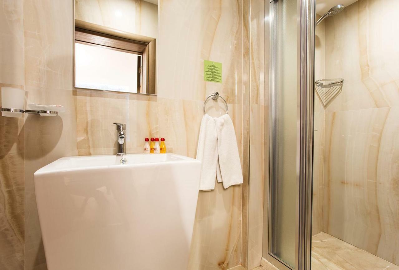 One-Bedroom Apartment,830269073:JPEG