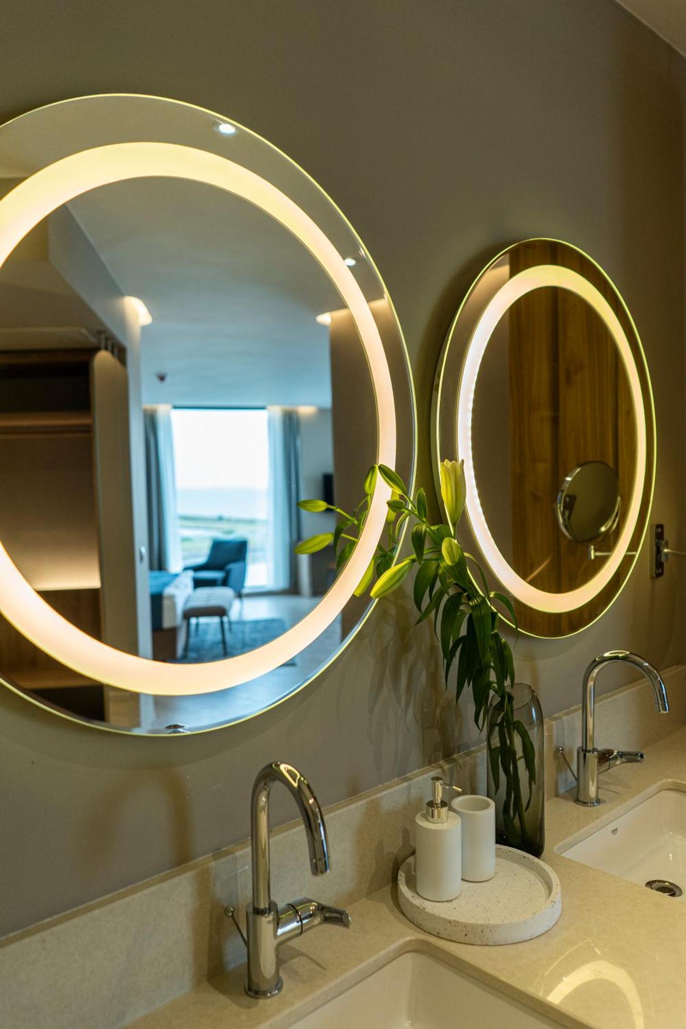 Premium Side Sea View Room,833506859:JPEG