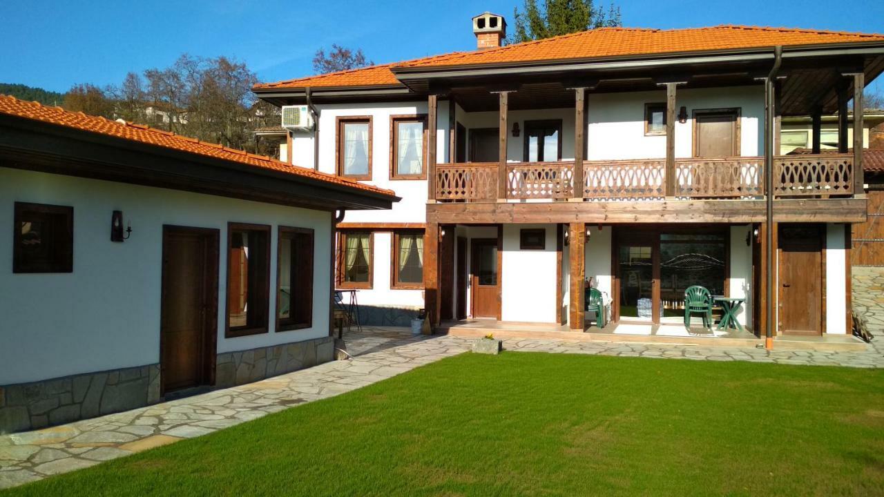 Six-Bedroom House,1296016864:JPEG