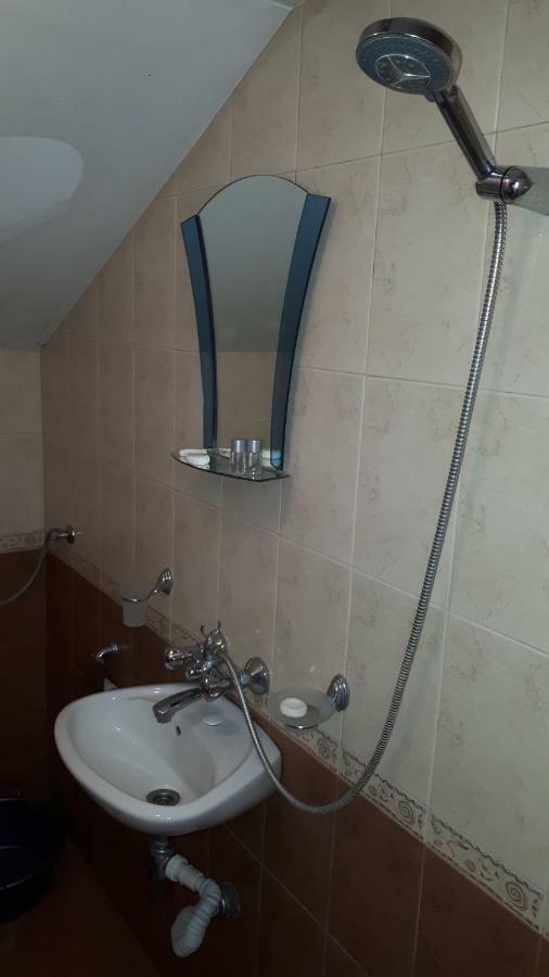 Deluxe Double Room (2 Adults + 1 Child)