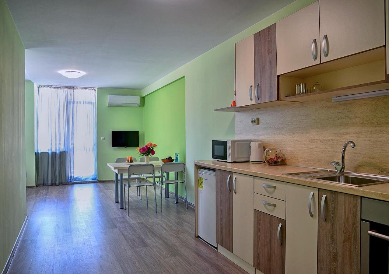 One-Bedroom Apartment with Balcony