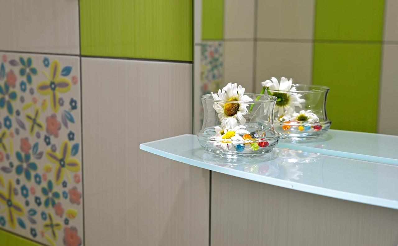 One-Bedroom Apartment with Balcony,939061372:JPEG