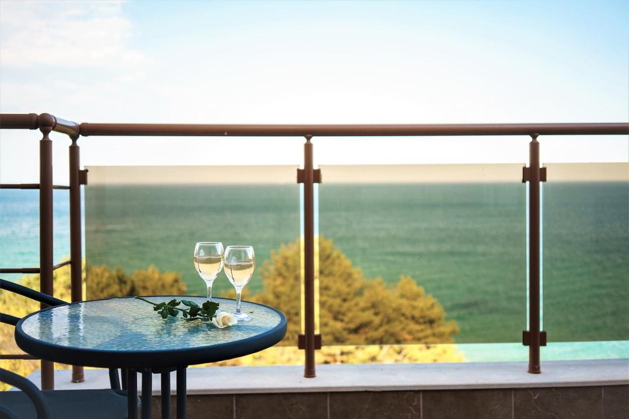 Apartament cu 2 dormitoare, vedere la mare și balcon - pensiune completă