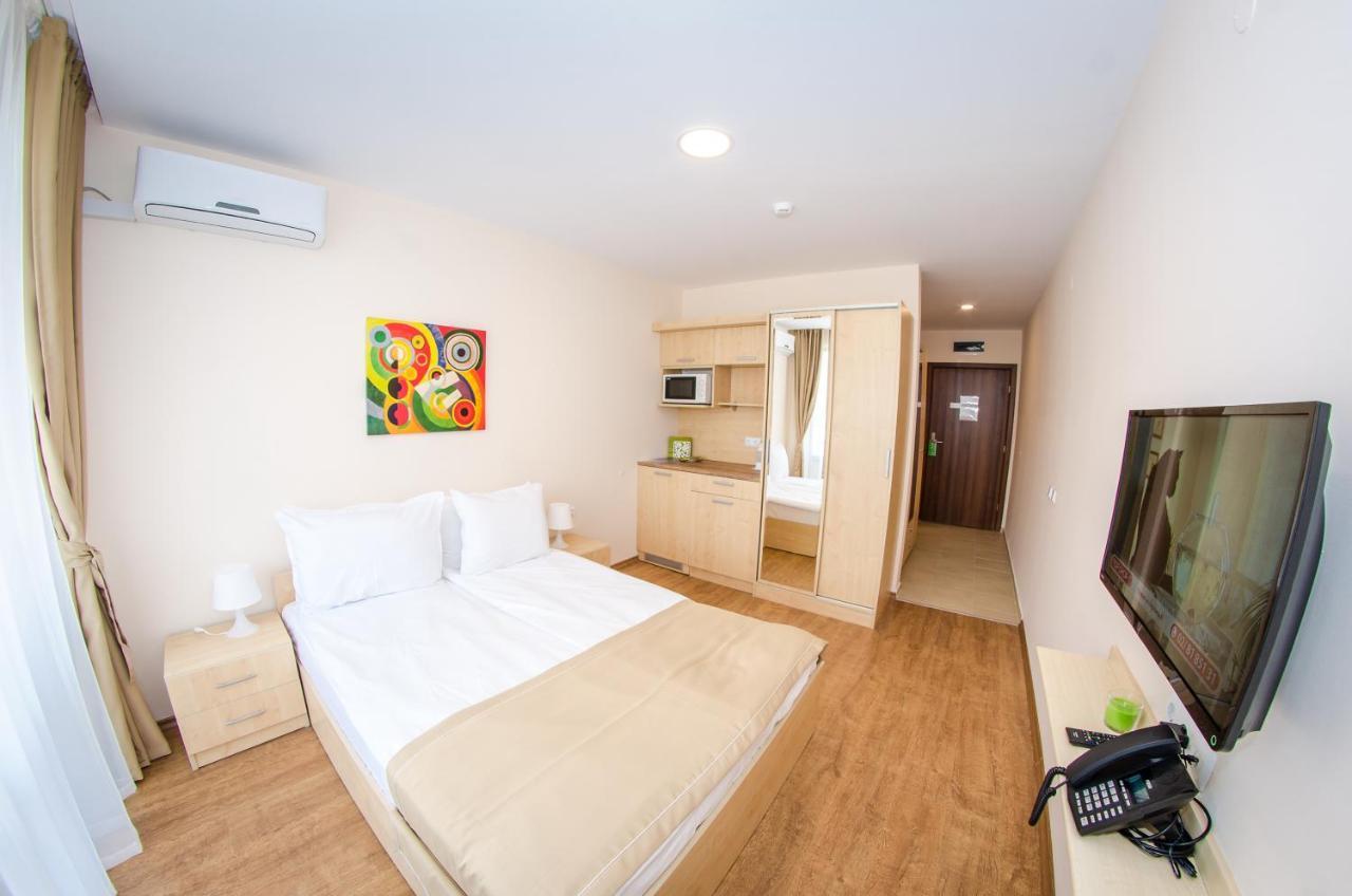 Studio Balcony Room only