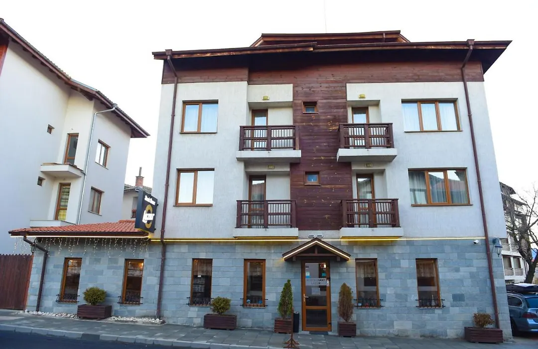 Family Hotel Lazur-1