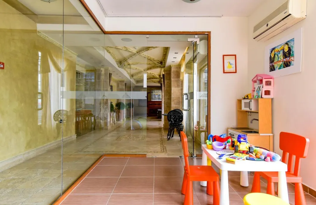 Royal Bay Apartments With Self Check-In-1