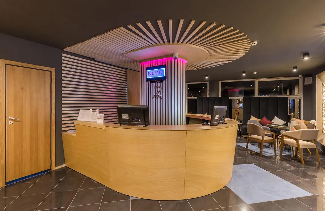 Hotel Blvd 7-1