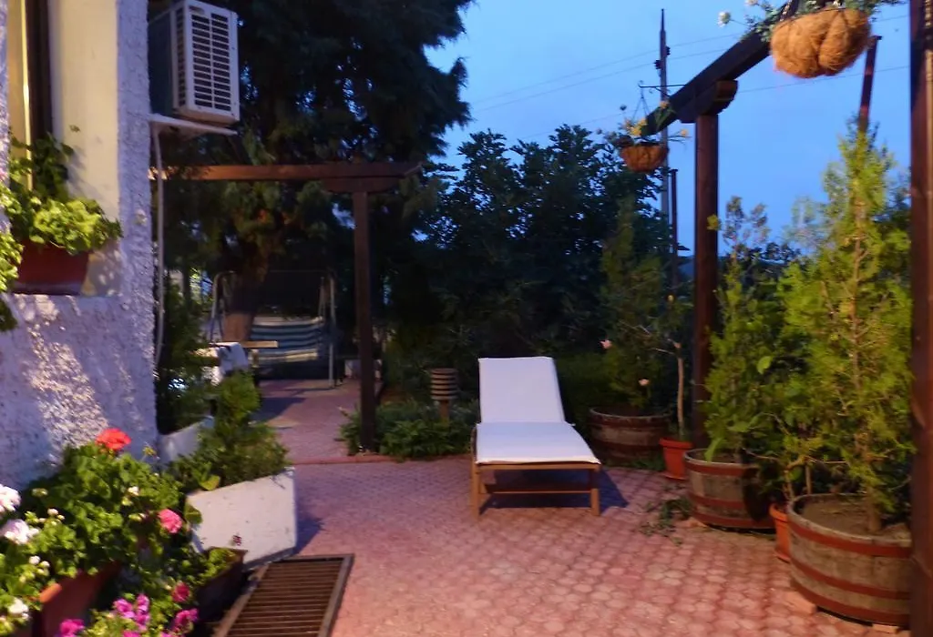 Guest House Delphini-1