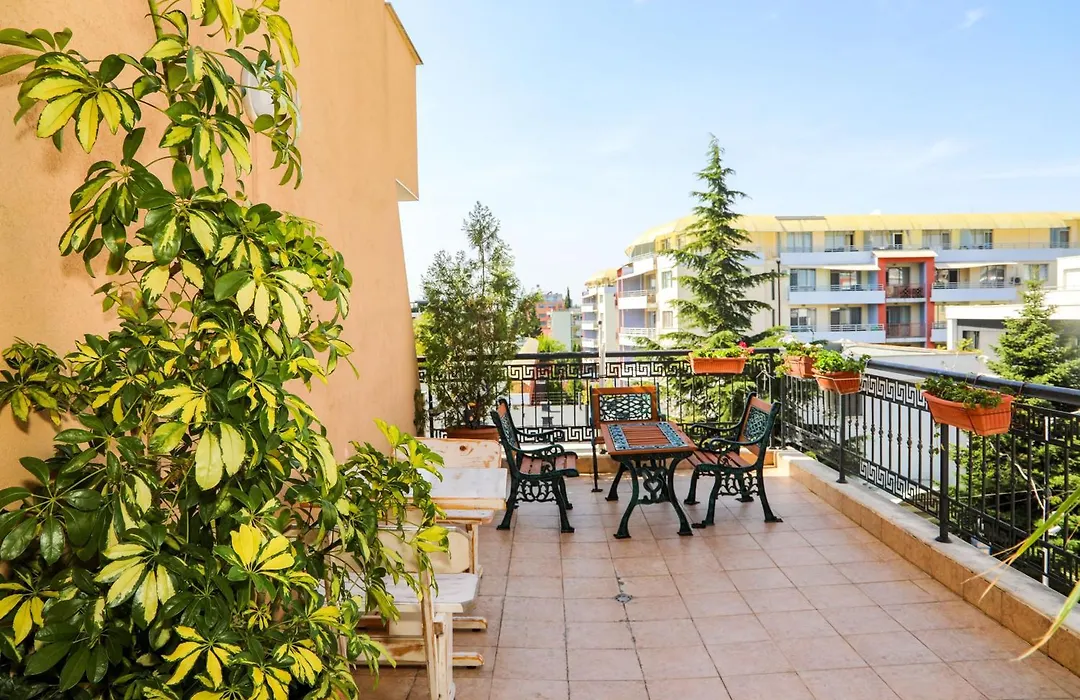 Family Hotel Deykin-1