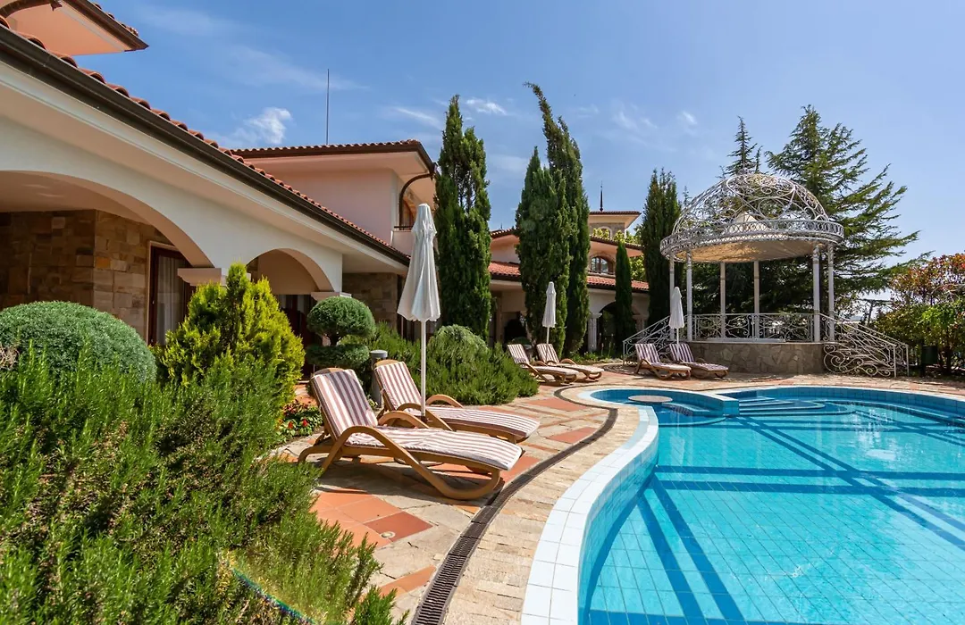Helena Vip Villas And Suites-1