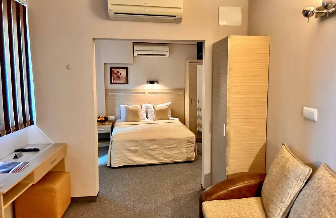 Expo Hotel-1