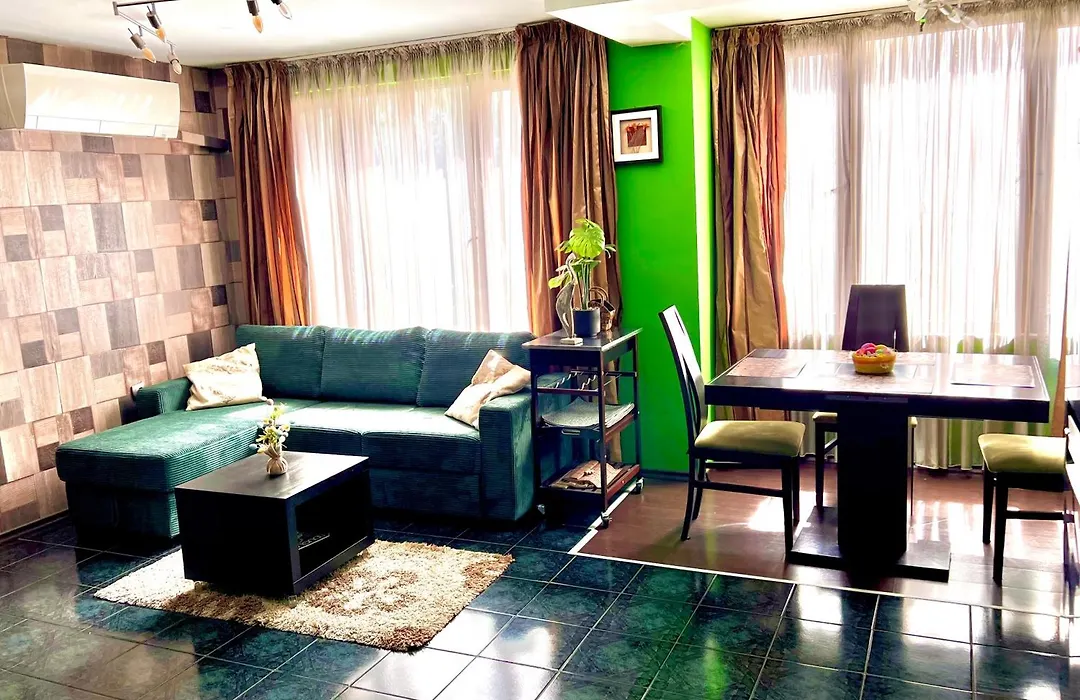 The Green Apartment 2Br - Free Parking-1