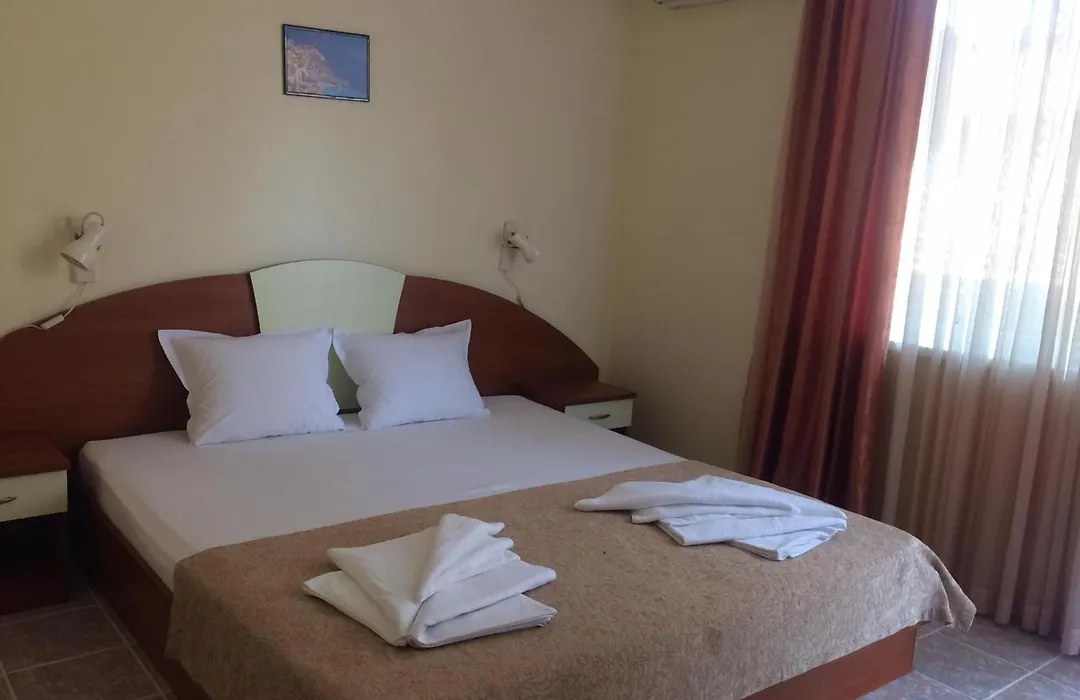 Family Hotel Dramchev-1