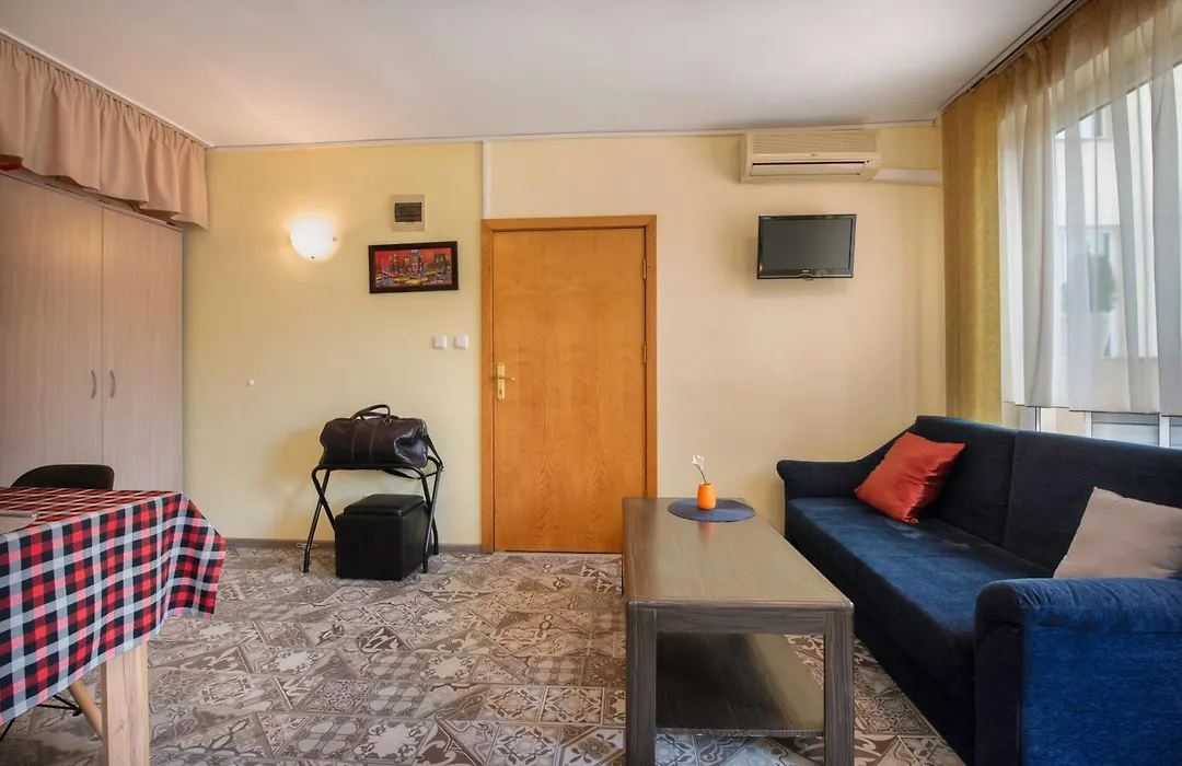 Viva Apartments With Free Parking-1