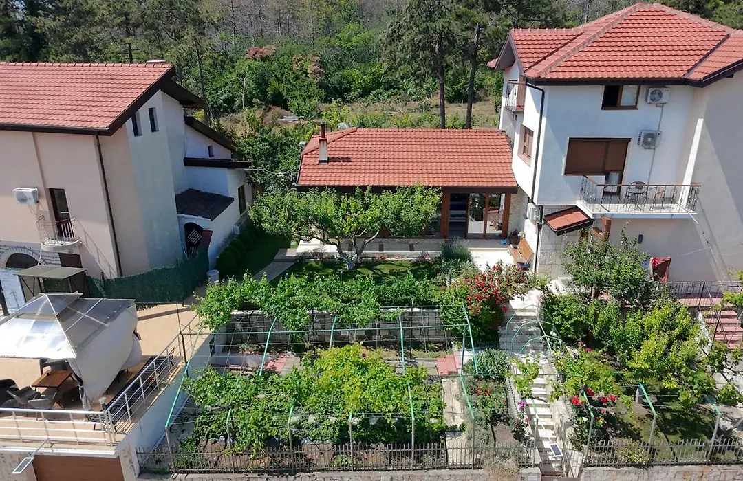 Villa Mak-1