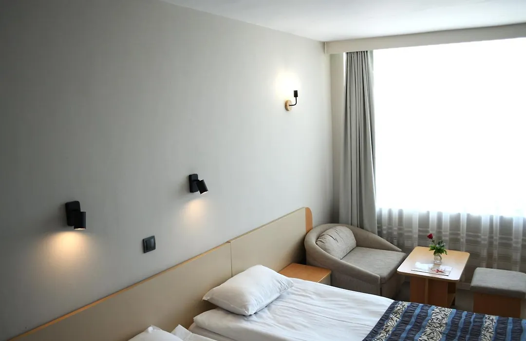 Hotel Oasis - Beach Access-1