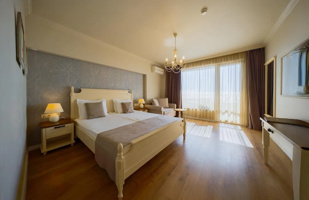 Sunny Castle Hotel-1