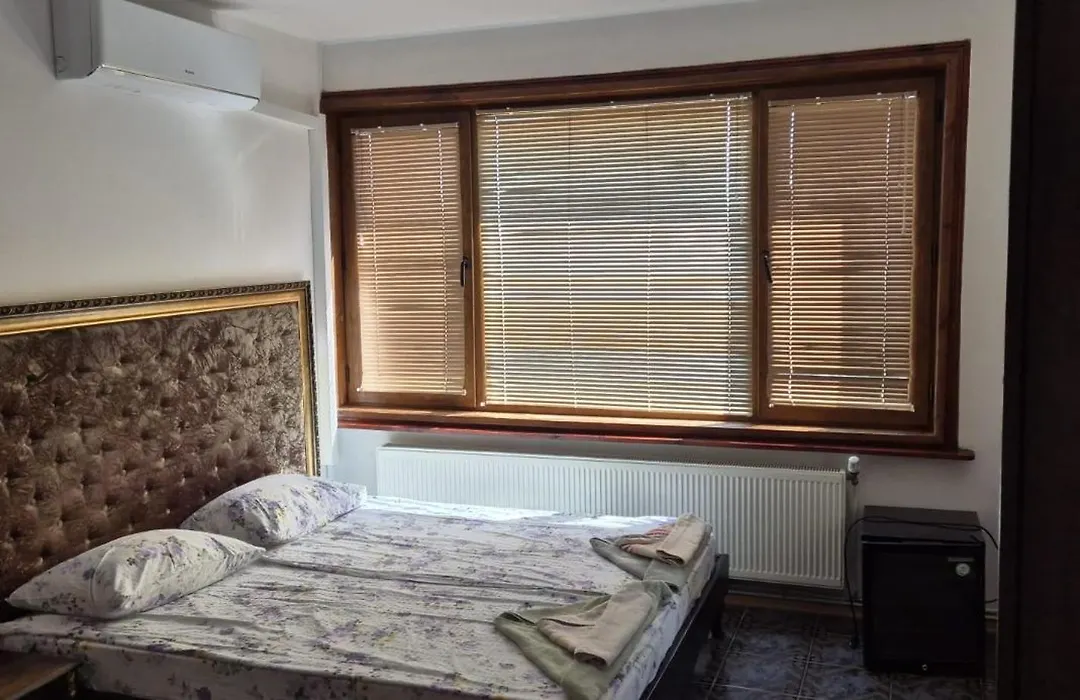 Guest House Nash Dom-1