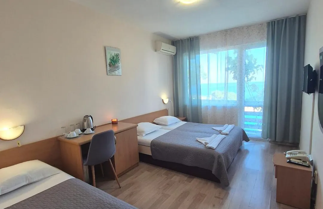 Ahilea Hotel - Free Pool Access-1
