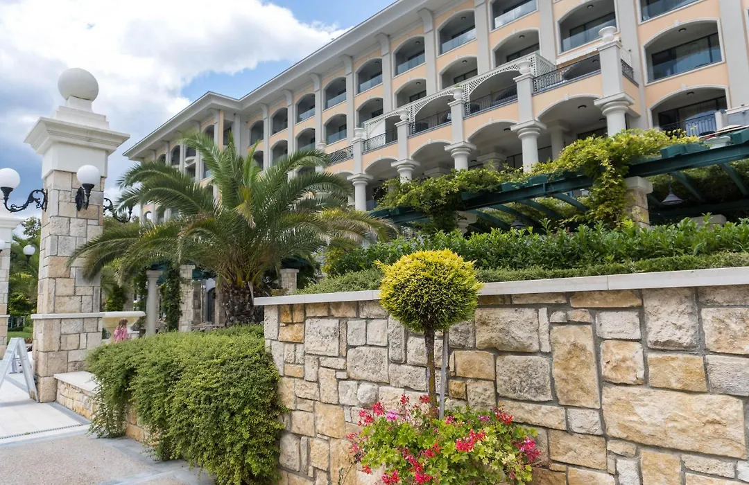 Astor Garden Hotel-1