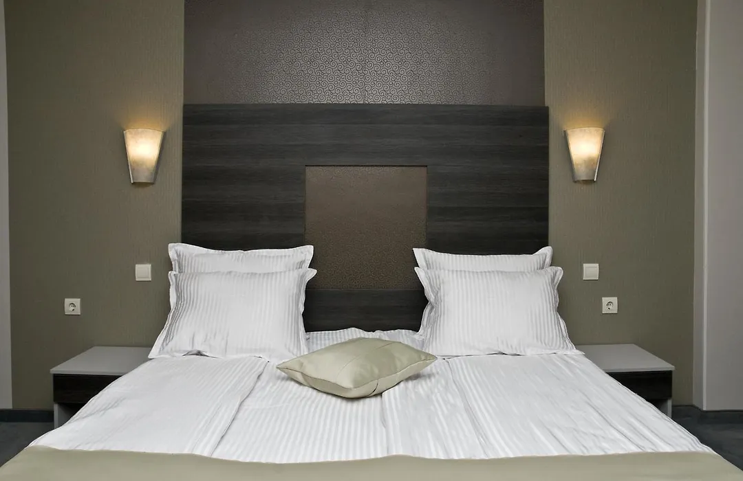 Hotel 4 Zona-1