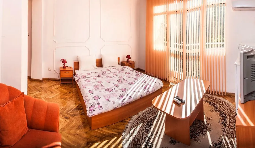Central Guesthouse Five Corners-1