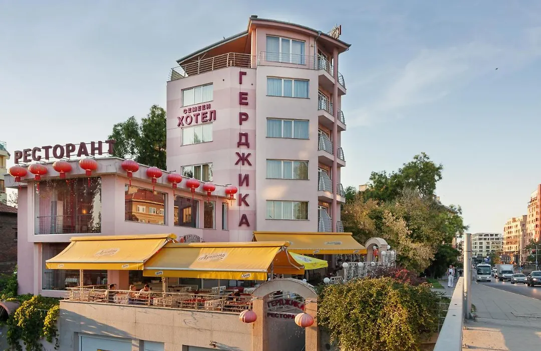 Family Hotel Gerdjika-1
