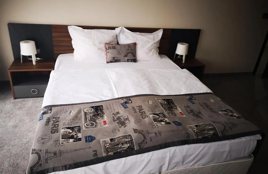 Family Hotel Novel City-1