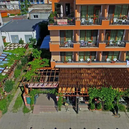 Family Hotel Deykin-3