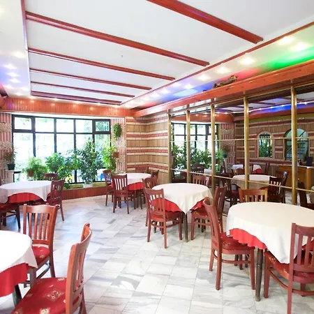 Family Hotel Flora-3