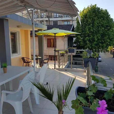 Holiday House-3