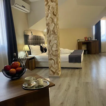 Hotel Ostrova-3