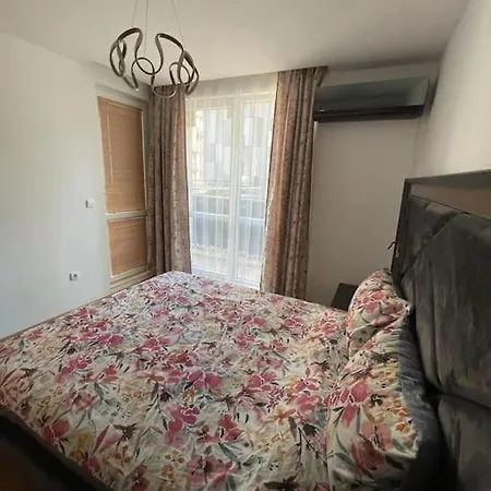 Luxury Flat-4 People-Mladost-2